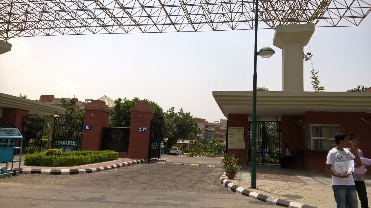 Campus lawns in the afternoon at USICT, Dwarka